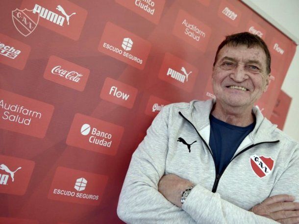 Julio Cesar Falcioni fue oficializado como entrenador de Independiente... otra vez.&nbsp;