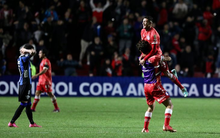Argentinos venció a Liverpool y se metió en los octavos de final
