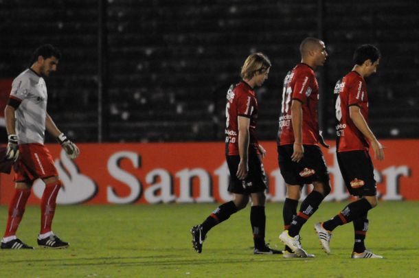 Newells perdió con Nacional de Medellín y se quedó afuera de la Copa