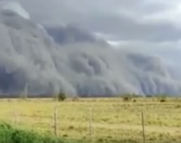 Increíbles videos de una tormenta de cenizas tras los incendios en Corrientes