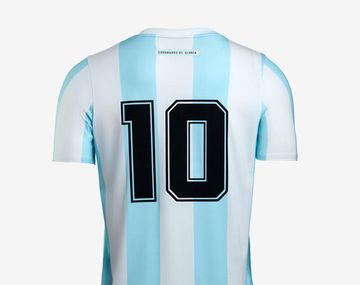 Conflicto por camiseta de Maradona: empresa desmiente denuncia y confirma consentimiento de herederos