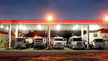 Le robaron 12 cajones de cerveza a un camionero en Bahía Blanca. Le robaron 12 cajones de cerveza a un camionero en Bahía Blanca.