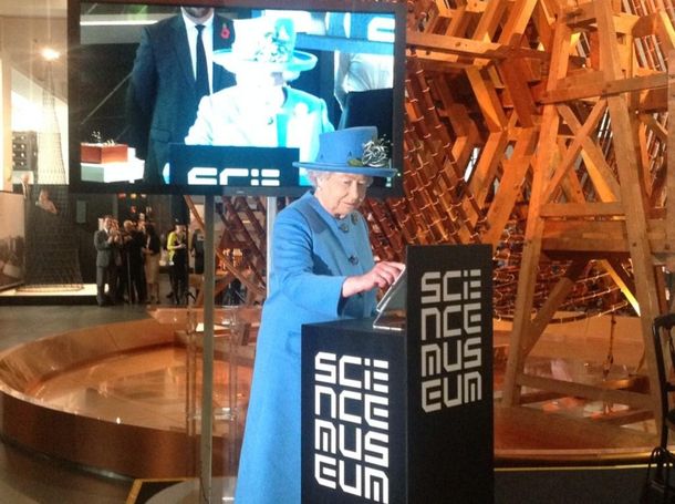 La Reina Elizabeth II se une a Twitter
