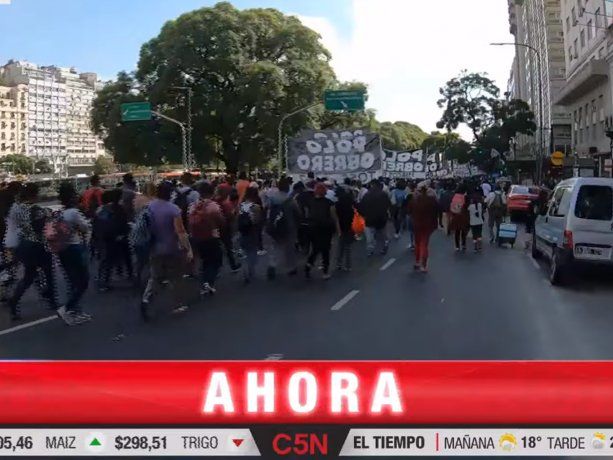 La izquierda corta el Obelisco en medio de la polémica por los piquetes