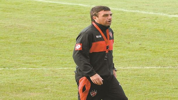 Presentaron a Diego Osella, el nuevo DT de Colón de Santa Fe