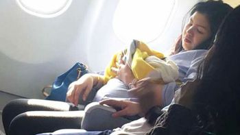 una beba nacio prematura en pleno vuelo y podra viajar gratis de por vida una beba nacio prematura en pleno vuelo y podra viajar gratis de por vida