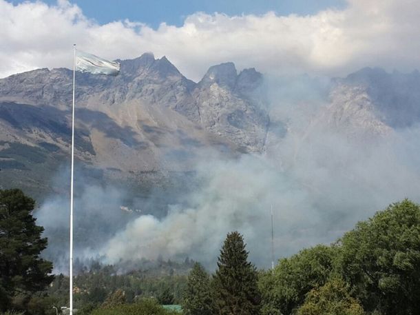 El Bolsón, otra de las ciudades jaqueadas por el fuego en la Patagonia