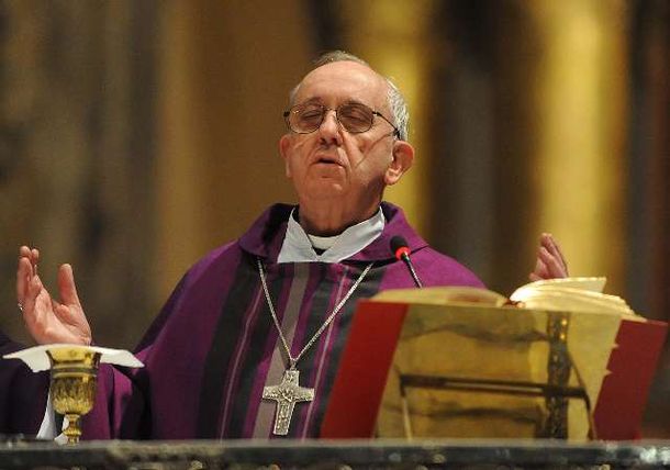 Bergoglio pidió que bauticen a hijos de amantes y mujeres solteras