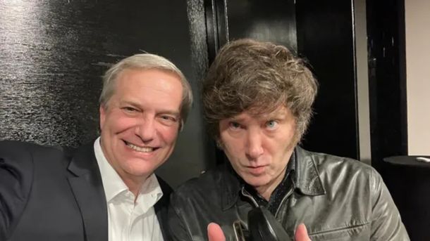 Javier Milei, exultante con el aplastante triunfo de su amigo José Antonio Kast en Chile