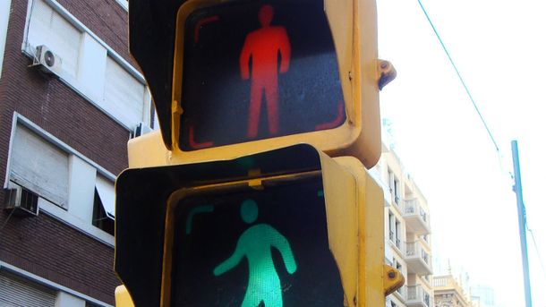 Córdoba analiza instalar semáforos igualitarios