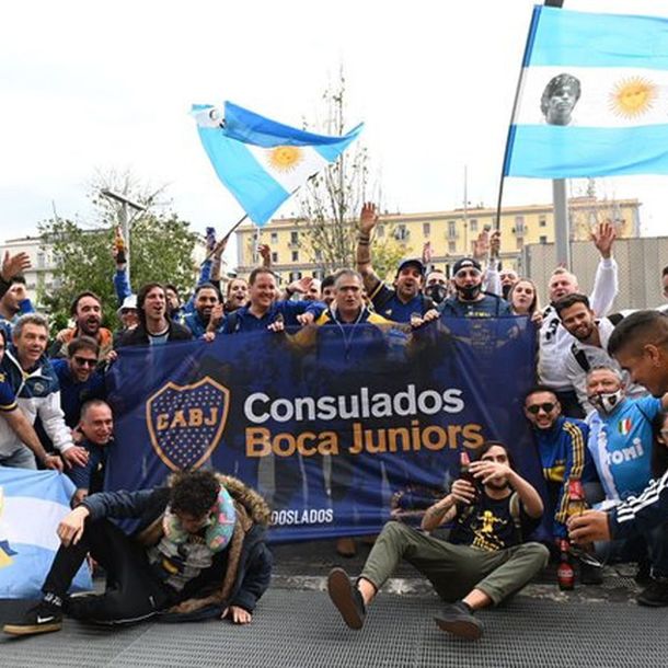 Nápoles, emocionada, recordó a Maradona