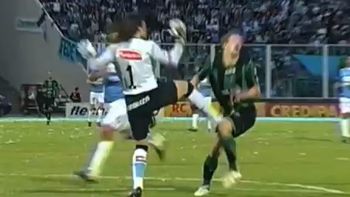 la brutal patada de olave que para pitana solo fue amarilla la brutal patada de olave que para pitana solo fue amarilla