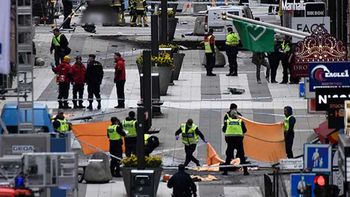 las imagenes del atentado en estocolmo que dejo al menos cuatro muertos las imagenes del atentado en estocolmo que dejo al menos cuatro muertos