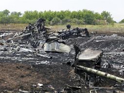 Acusan a milicias separatistas rusas de haber robado 38 cuerpos del avión malasio