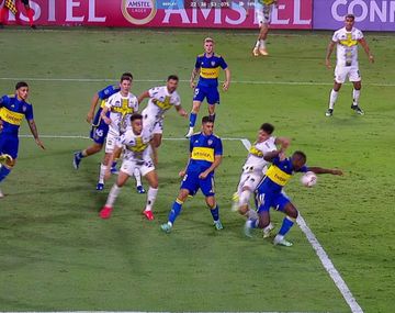Difundieron el audio del VAR del supuesto penal en Boca vs Trinidense