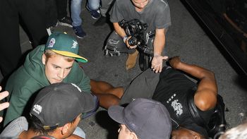 Justin Bieber atropelló un fotógrafo Justin Bieber atropelló un fotógrafo
