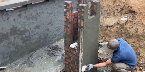 Un youtuber construyó una central hidroeléctrica en el arroyo de su casa y genera energía para su casa Un youtuber construyó una central hidroeléctrica en el arroyo de su casa y genera energía para su casa