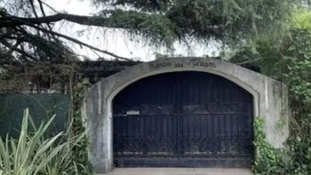 Detrás del portón negro, la fortaleza del Indio Solari Detrás del portón negro, la fortaleza del Indio Solari