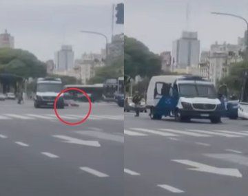 Video: una camioneta de Prefectura atropelló a un motociclista en el operativo por la marcha