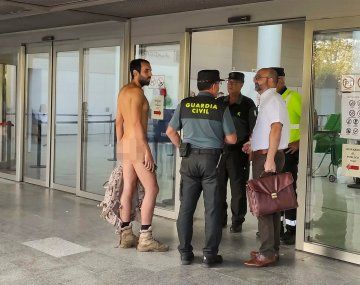 Un joven fue desnudo a su juicio por exhibicionismo