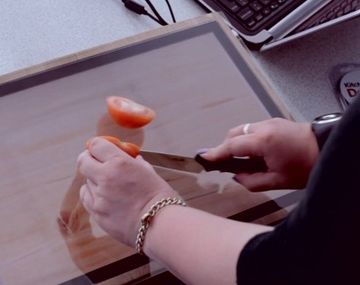 Presentan una tablet sobre la que se podría cortar comida