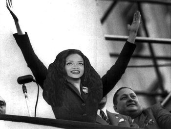 Tras increpar a Macri, Rihanna es Evita para las redes sociales