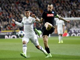 Casemiro ante Hamsik, en el Bernabéu por Champions Casemiro ante Hamsik, en el Bernabéu por Champions