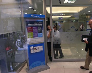 Bancarios amenazan con sumarse al paro de transporte del 31 de marzo