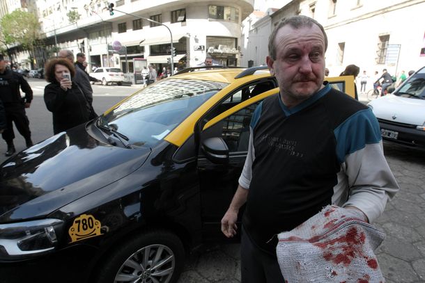 Incidentes entre taxistas en la puerta de la Legislatura porteña: nueve heridos