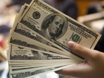 Dólar blue y dólar oficial hoy: a cuánto cotizan este sábado 