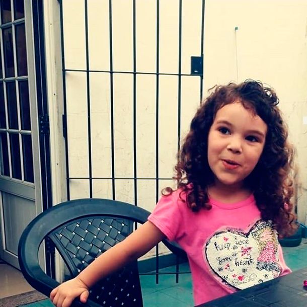 Antonella Viñolo tiene 7 años y necesita asistencia tras entrar en un estado de estrés 