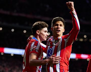 Julián Álvarez marcó un doblete y Giuliano Simeone hizo un golazo en el triunfo del Atlético