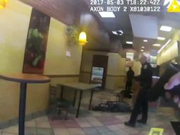 Un policía mató a un hombre en un restaurante de Estados Unidos Un policía mató a un hombre en un restaurante de Estados Unidos