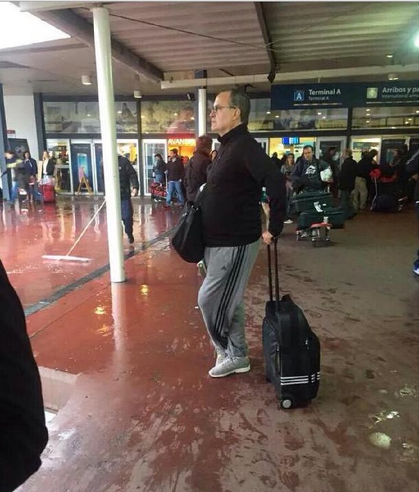 ¿Quién lo viene a buscar? Bielsa llegó a Argentina tras renunciar en Francia
