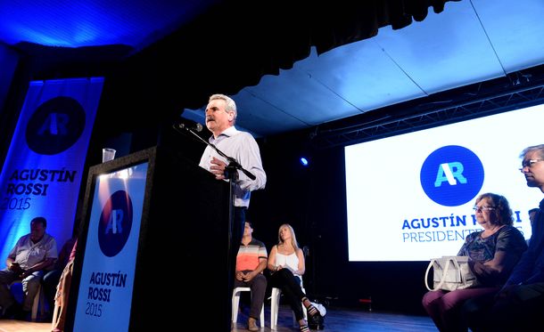 No pueden gobernar los que se someten al poder de las corporaciones