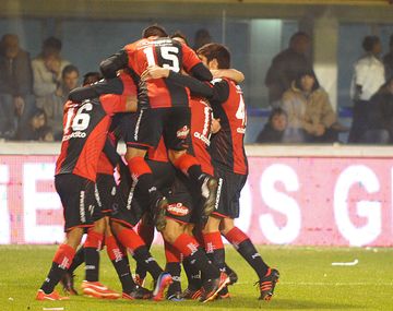 Newells y Gimnasia van por la punta en el partido pendiente