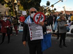 Soy liberal y no hago reembolsos a zurdos: compró auriculares rotos y lo agredieron cuando los devolvió