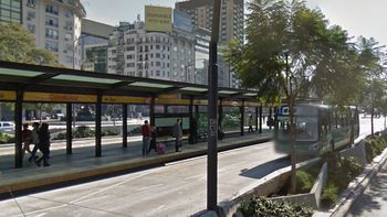 Una mujer fue golpeada en la para del Metrobus Una mujer fue golpeada en la para del Metrobus