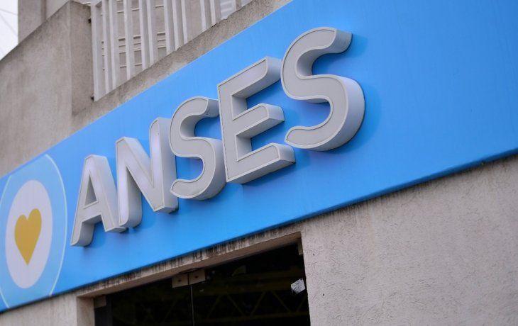 Quiénes cobran jubilación, AUH y asignación por embarazo hoy