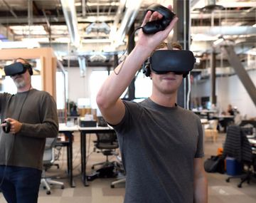 Mark Zuckerberg mostró una prueba de cómo podría utilizar Facebook la realidad virtual