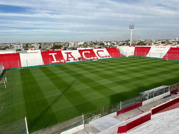 Pelota libre de riesgo en el celular: cómo ver en vivo Instituto vs Barracas Central