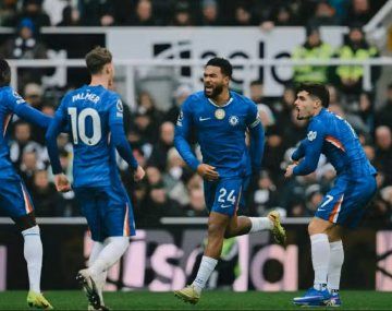 El golazo de tiro libre de Reece James en Newcastle vs. Chelsea