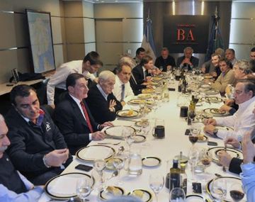 La precandidatura de Scioli recibió el respaldo de más de una veintena de gremios