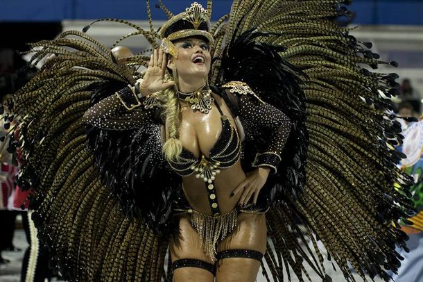 Con casi 500 comparsas, comenzó el carnaval de Río de Janeiro