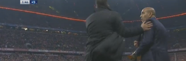 Mirá la reacción de Simeone contra el cuarto árbitro cuando se terminaba el partido