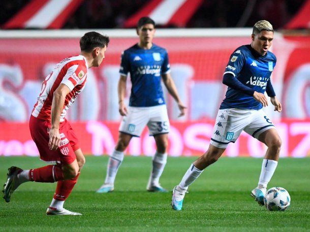 Unión se impuso por la mínima ante Racing en el arranque del torneo