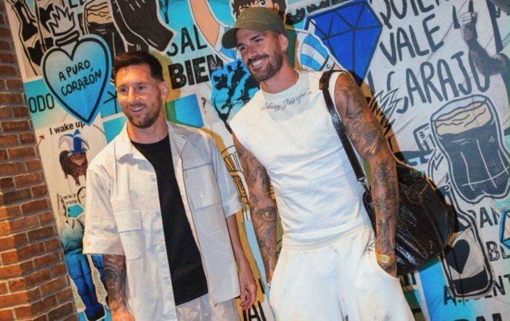 Lionel Messi y Rodrigo De Paul en su arribo a la concentración de la Selección Argentina para el Mundial 2026.