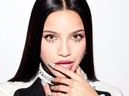 el look nocturno de emilia mernes: microbikini y zapatos con taco alto el look nocturno de emilia mernes: microbikini y zapatos con taco alto