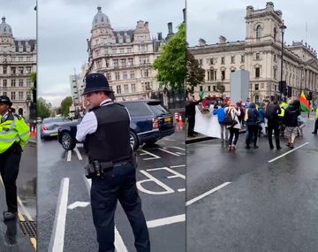 Boris Johnson chocó luego de que un manifestante se cruzara frente a su auto