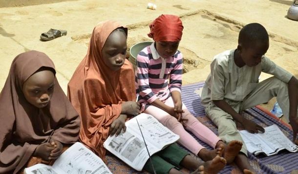 Un grupo armado asaltó una escuela, secuestró a más 40 personas y mató a un alumno en Nigeria